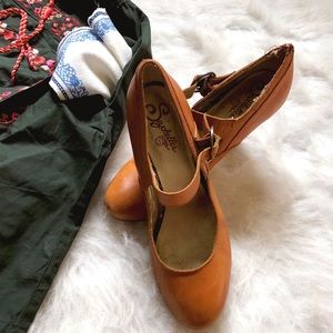 Seychelles Kiss at Midnight heels